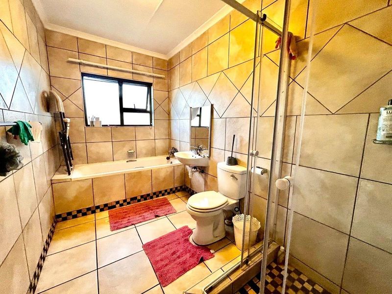 2 Bedroom Townhouse For Sale in Rocky Crest - Photo 5