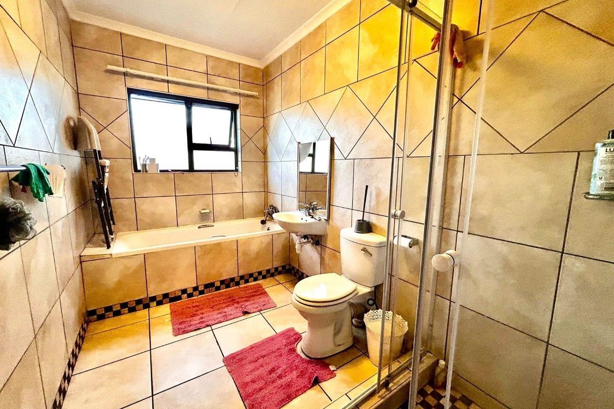 2 Bedroom Townhouse For Sale in Rocky Crest - Photo 5