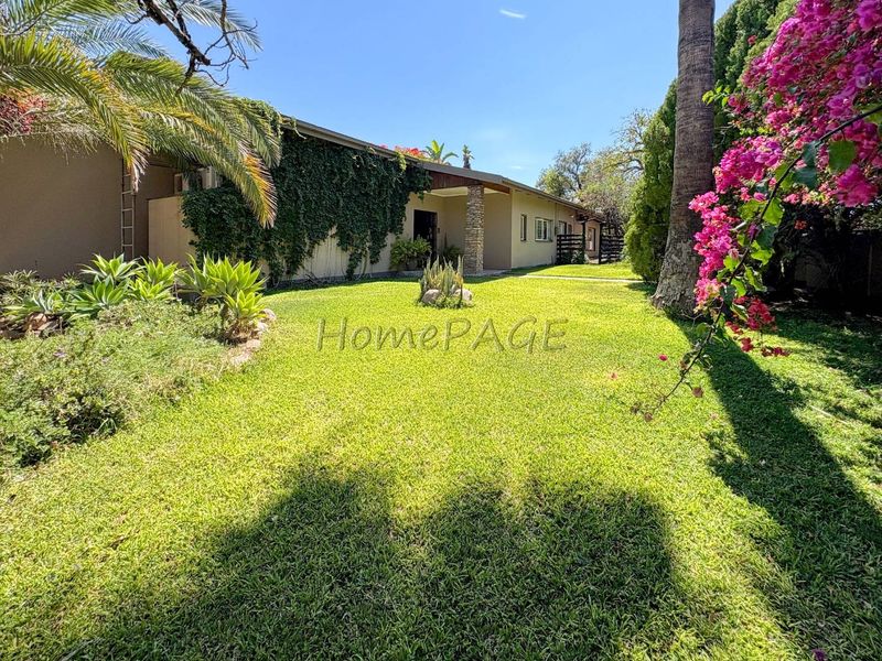 Otjiwarongo:  Neat home with flat on large plot is for Sale - Photo 2