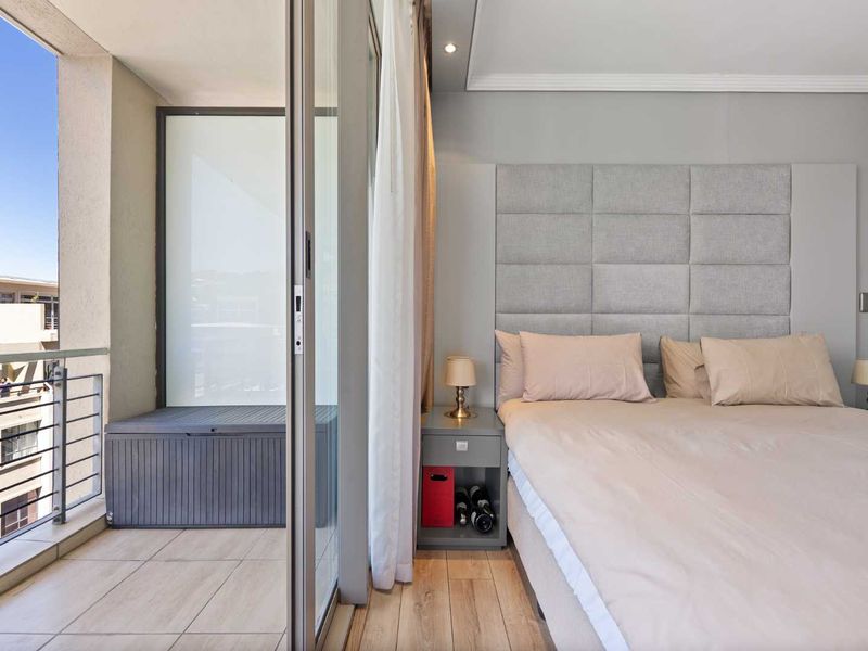 Five-star hotel living in the heart of Cape Town - Photo 4