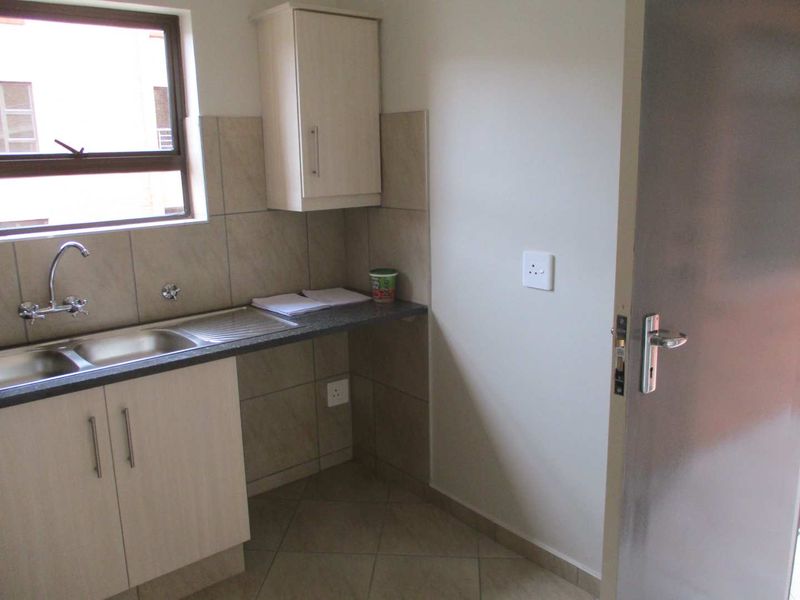 2 BEDROOM FLAT TO RENT IN PHILIP NEL PARK - Photo 6