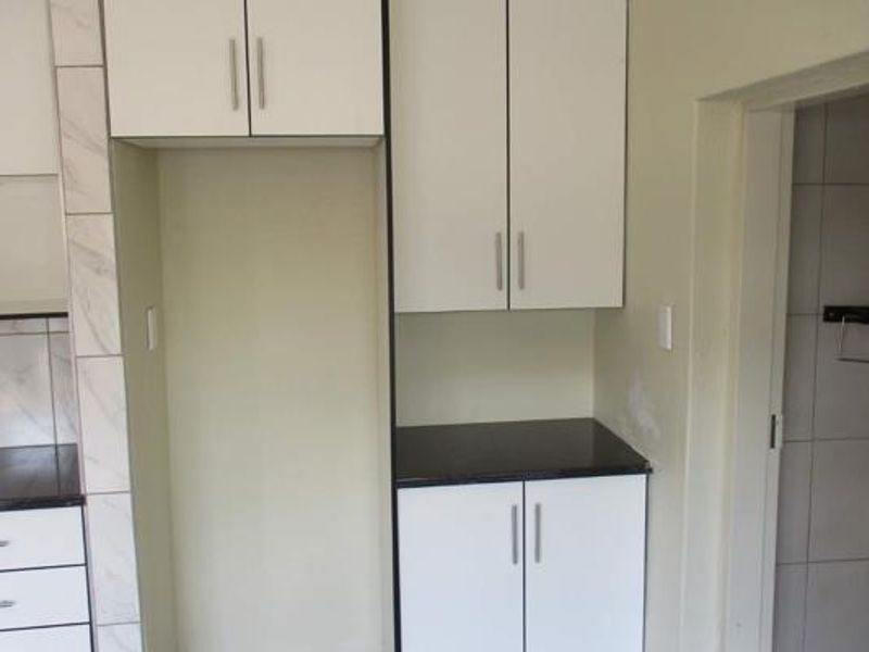 A neat 1 bedroom unit - Photo 3