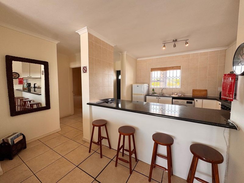 Coastal Big Bay apartment with tandem garage! - Photo 8