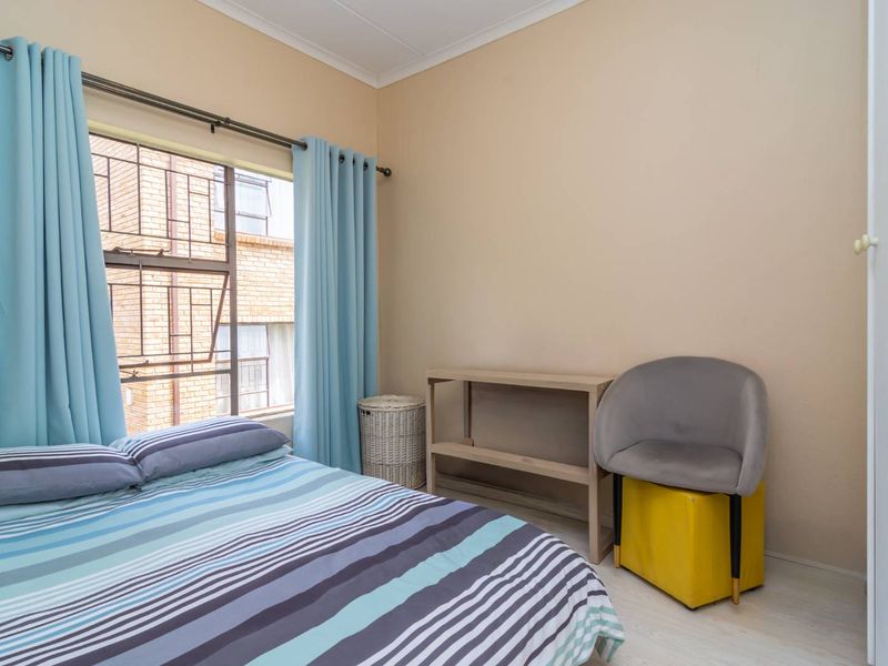 Where Contemporary Design Meets Every day Ease - Photo 10