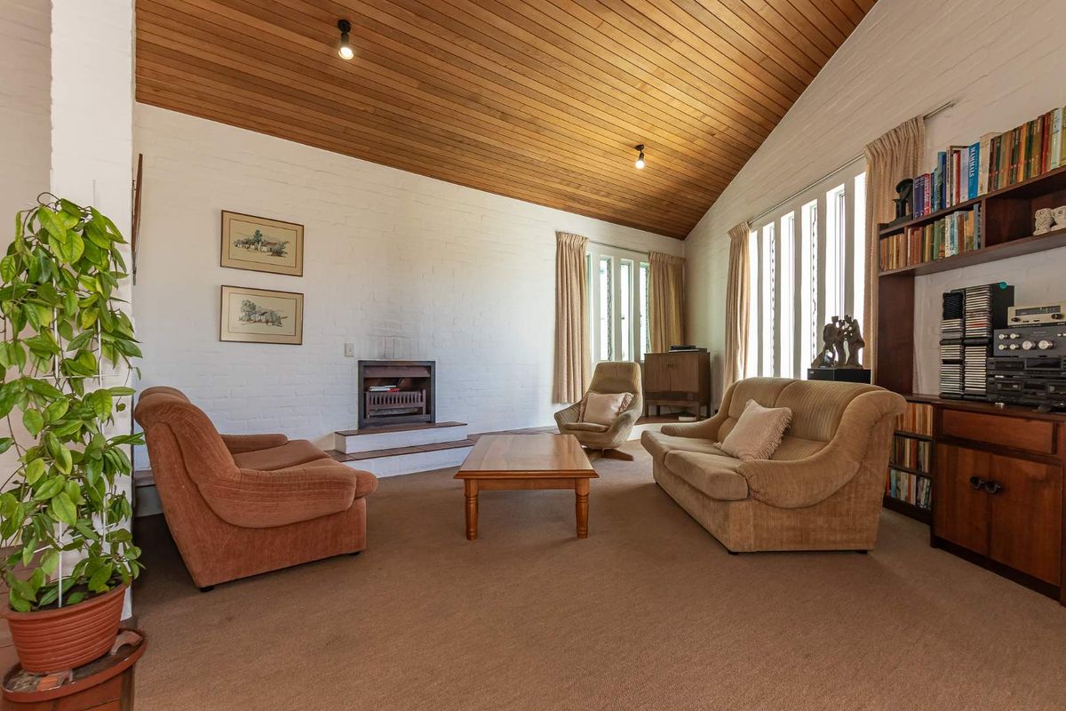 Character-Filled Family Home with Art Deco Flair and Potential - Photo 4