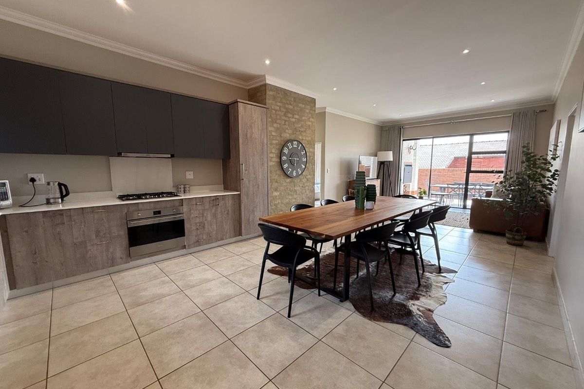 Modern iQ Marula 3-Bedroom Single-Level Townhouse with Spacious Layout and Double Garage - Photo 4