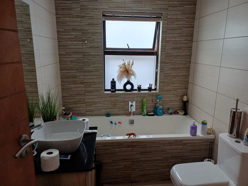 Flexible Layout Home Ideal for Airbnb or Large Families - Photo 7