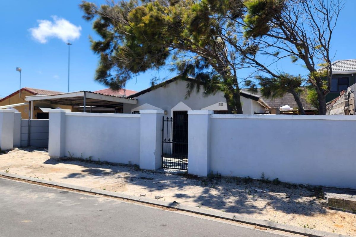 Charming Two-Bedroom House for Sale in Litha Park - Photo 4