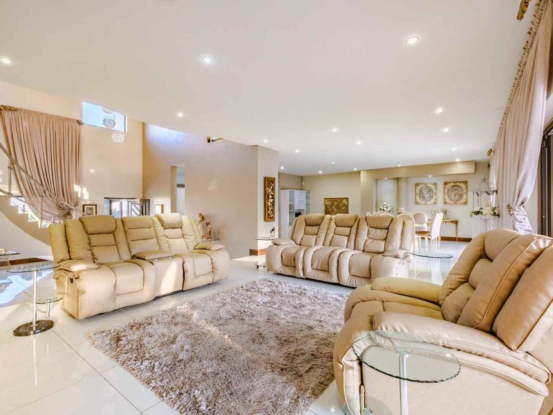 5 Bedroom House for Sale in Blue Saddle Ranches. - Photo 7