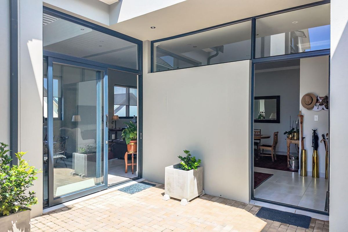 Live luxuriously in Outeniquasbosch Wildlife Estate - Photo 5