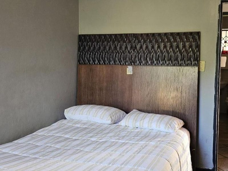 Enormous property for sale. - Photo 7