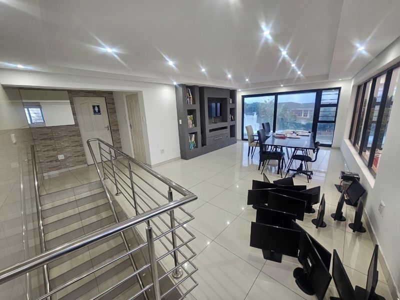 Marine Drive Home Plus Modern Office - Photo 7