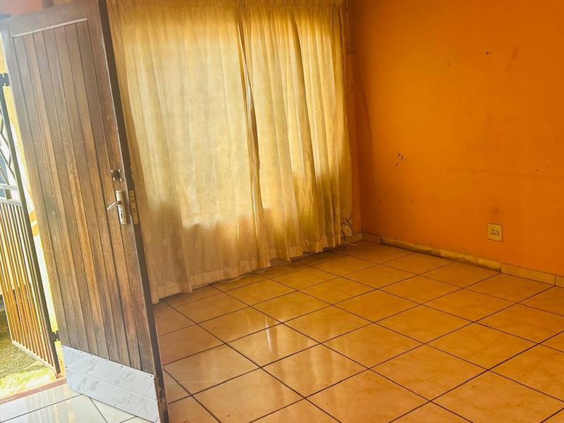 3 bedroom house for sale in Vosloorus - Photo 5