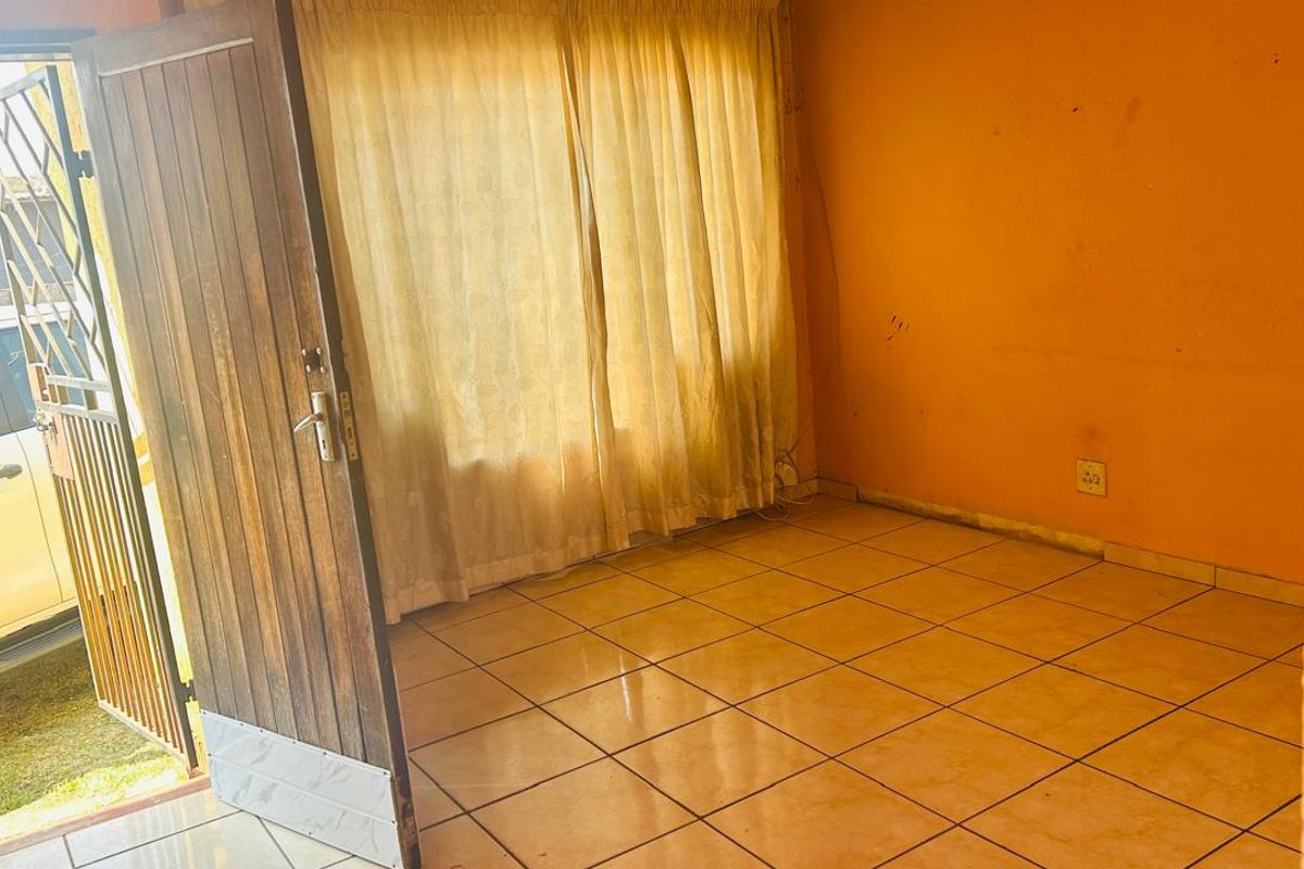 3 bedroom house for sale in Vosloorus - Photo 5
