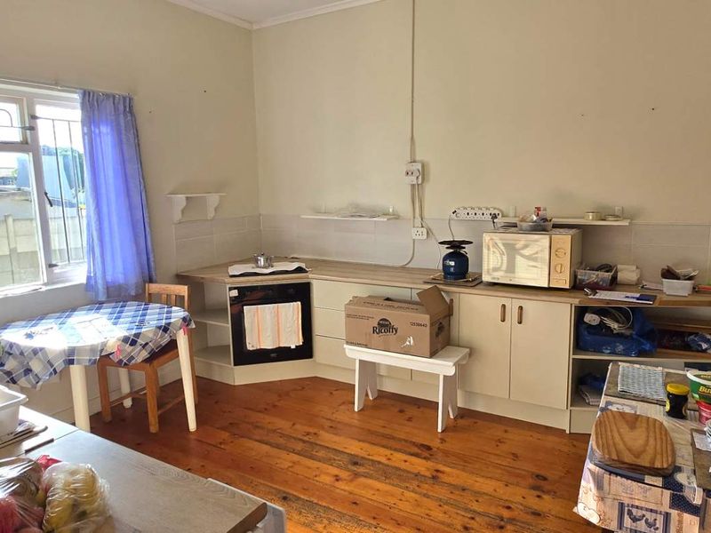 Charming Character Home with Bachelor Flat in the Heart of Gansbaai - Photo 6