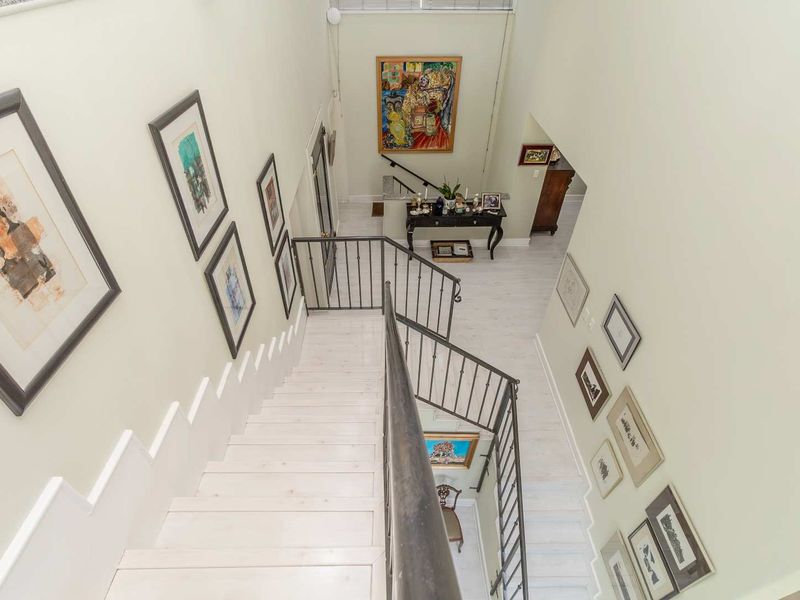 "Luxury Meets Innovation: Where Luxury and Comfort Unite" - Photo 6