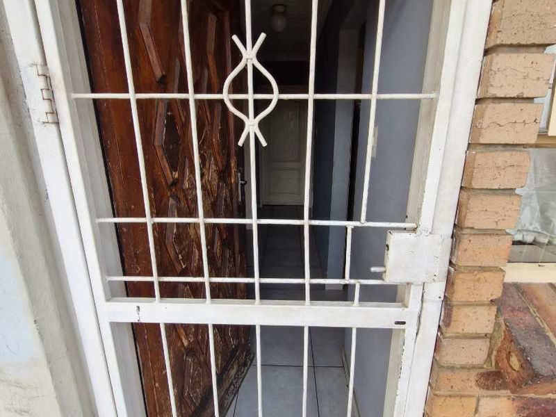 2 bedroom apartment for sale in Silverton. - Photo 3