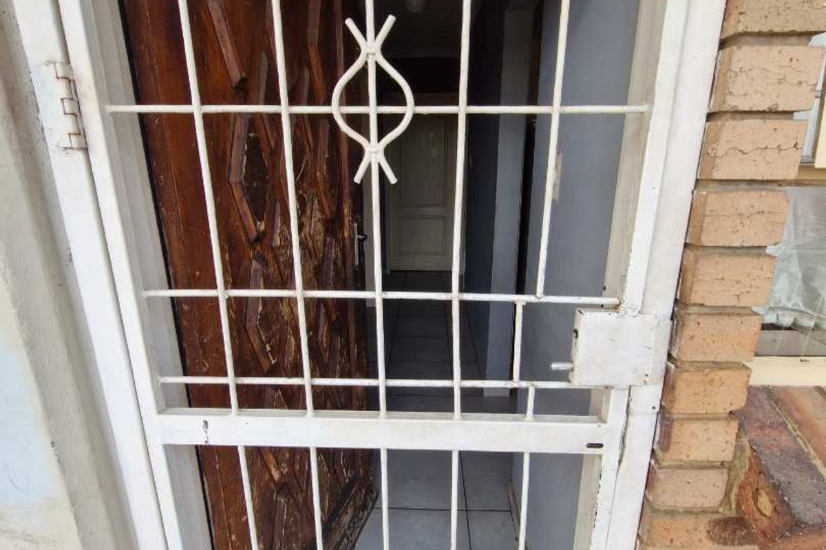 2 bedroom apartment for sale in Silverton. - Photo 3