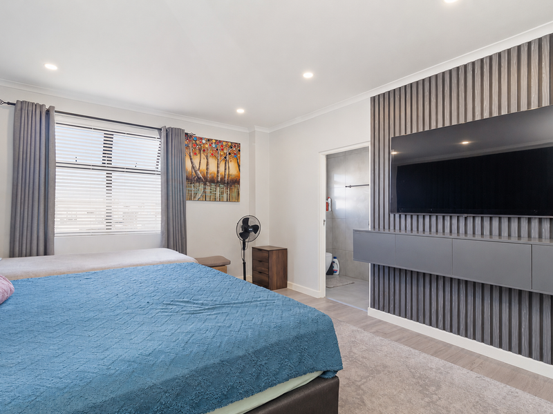Modern Family Living in the Heart of Sought-After Sandown / Exclusive Mandate - Photo 8