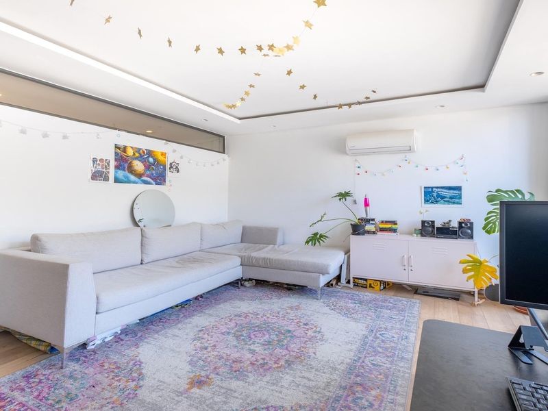 Top-Floor Spectacular Unit With Table Mountain View - Photo 2