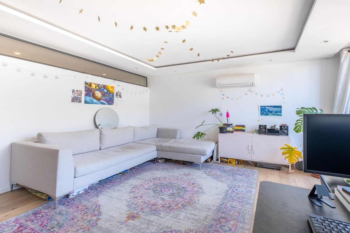 Top-Floor Spectacular Unit With Table Mountain View - Photo 2