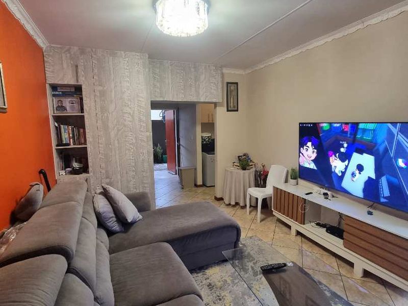 TOWNHOUSE FOR SALE - Photo 4