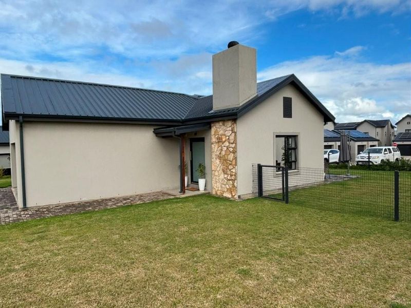 3 Bedroom Home for Long Term Rental in Hartland Lifestyle Security Estate - Photo 4