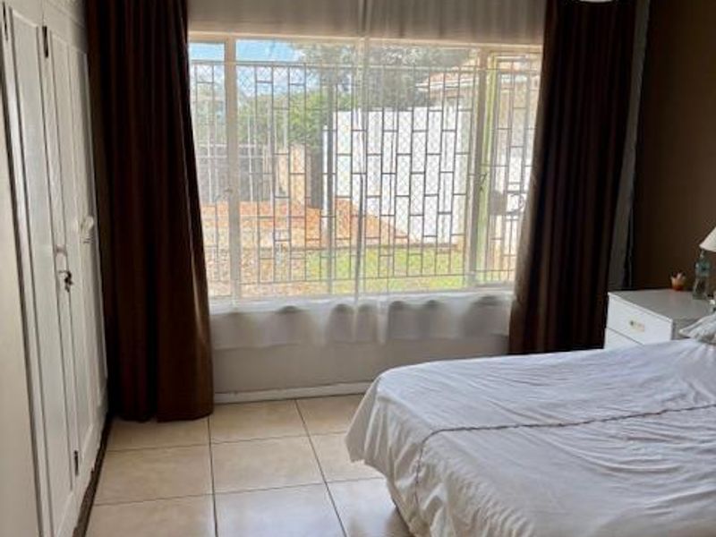 Own a lifestyle in soon to be boomed-off  Waterkloofridge residential area. - Photo 8