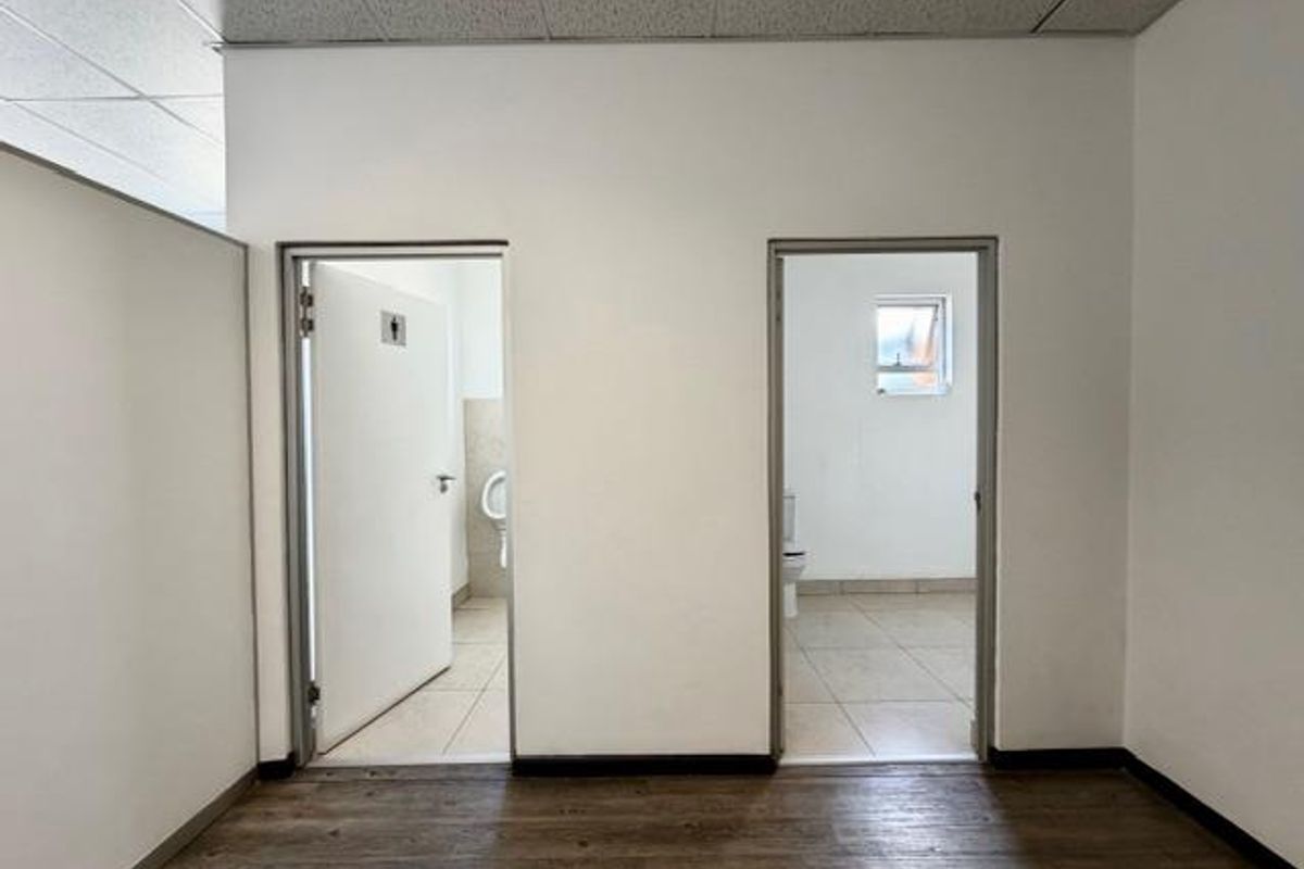 Well maintained prime commercial property for rent. - Photo 4