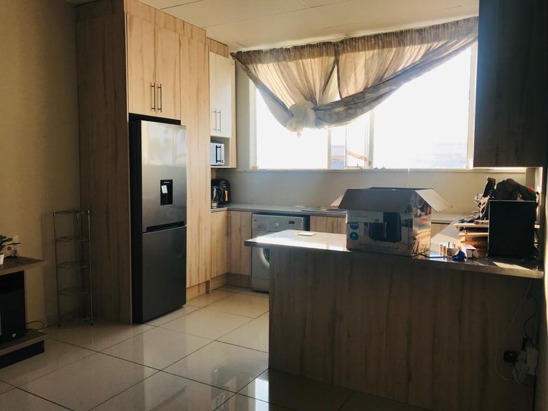 Renovated one bedroom urgentt rental - Photo 3