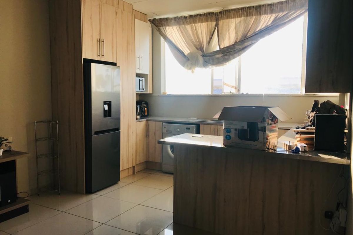 Renovated one bedroom urgentt rental - Photo 3