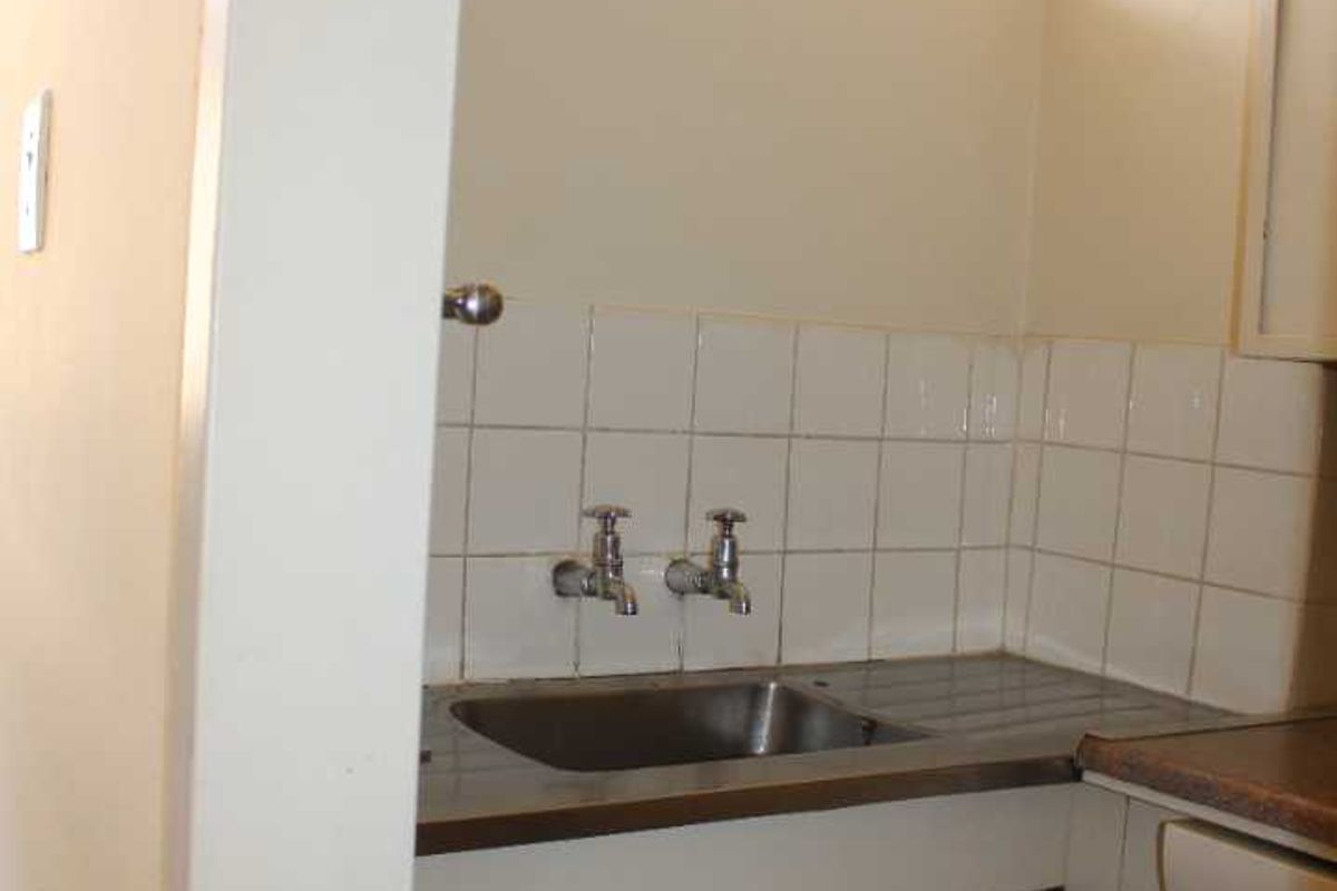 Bachelor Apartment | Louis Mansions, Sunnyside, Pretoria - Photo 5