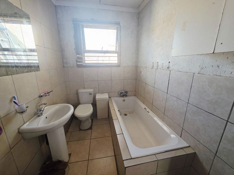 2 Bedroom House For Sale in Tsakane - Photo 5