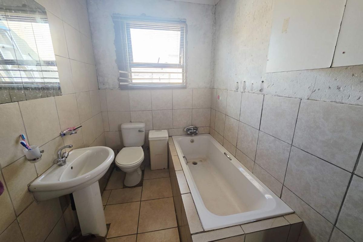2 Bedroom House For Sale in Tsakane - Photo 5