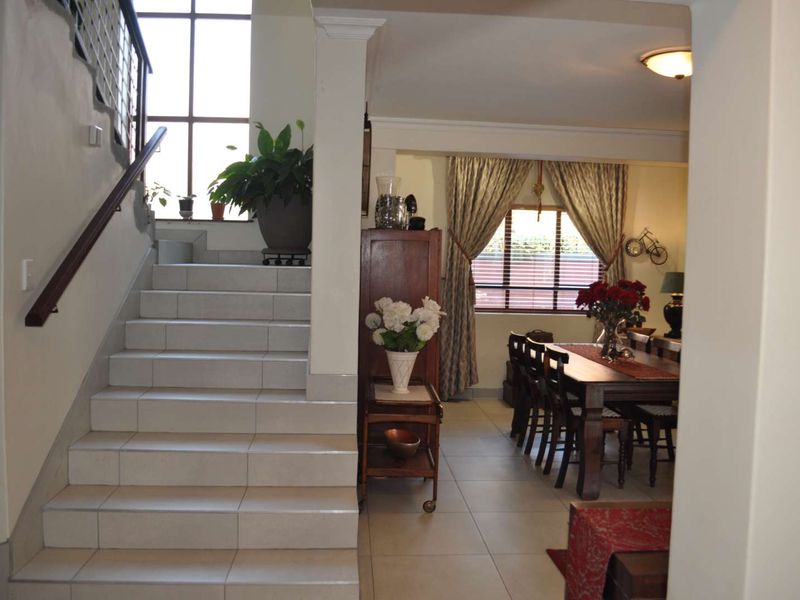 UPMARKET HOME FOR SALE IN SECURITY ESTATE N FAERIE GLEN - Photo 7