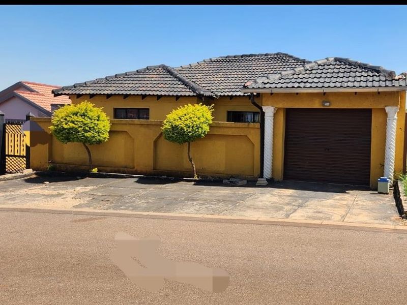 3 Bedroom House For Sale in Rosslyn Gardens - Photo 3