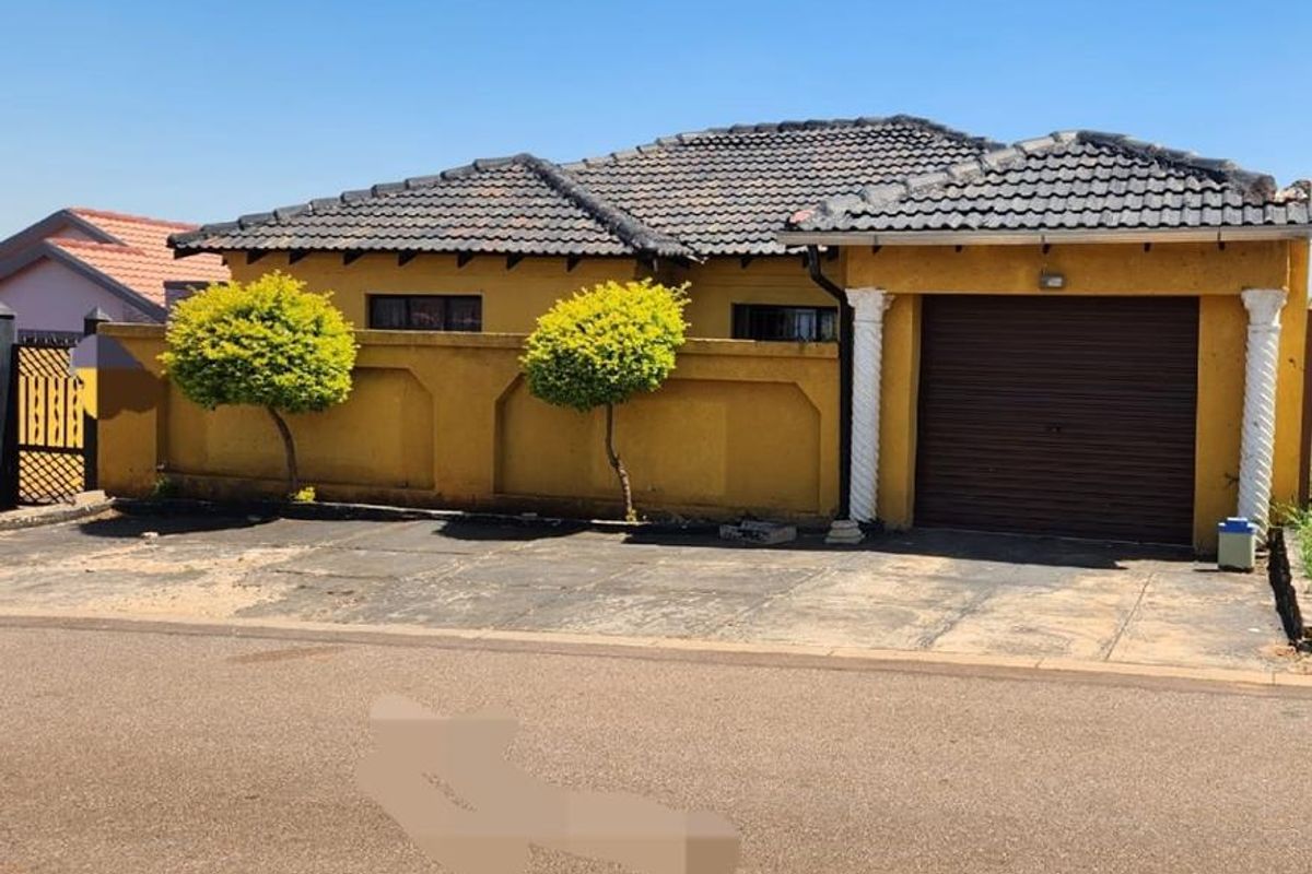 3 Bedroom House For Sale in Rosslyn Gardens - Photo 3