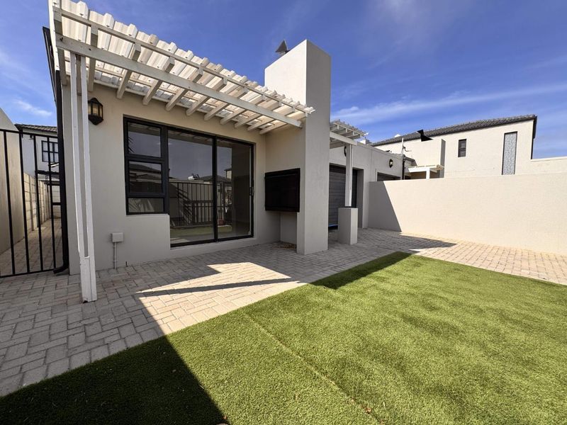 Modern Three-Bedroom Home in Parklands North - Photo 10