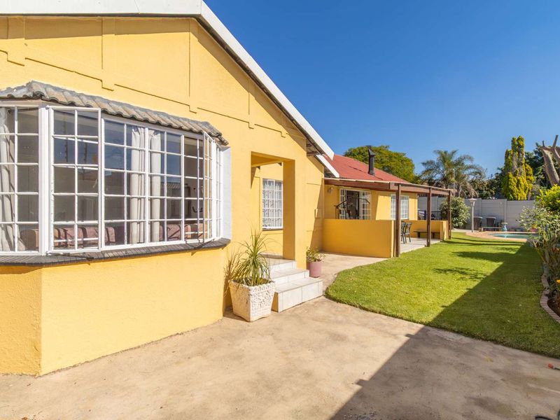 Bromhof Family Haven – Spacious, Stylish, and Smartly Designed for Modern Living - Photo 5