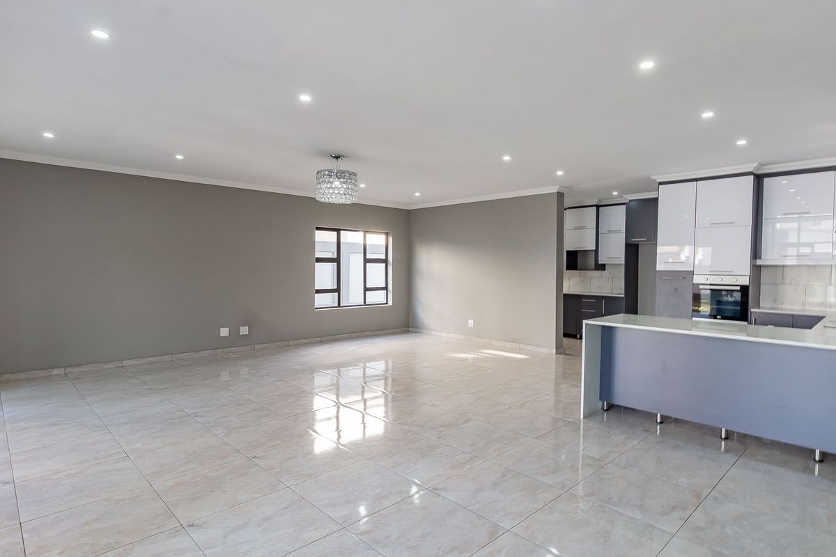 Brand New Modern Home in An Up Market Lifestyle Estate - Photo 5