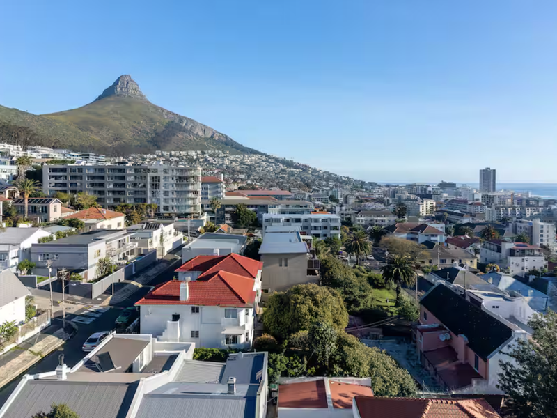 Duplex of dreams with views from every window! - Photo 8