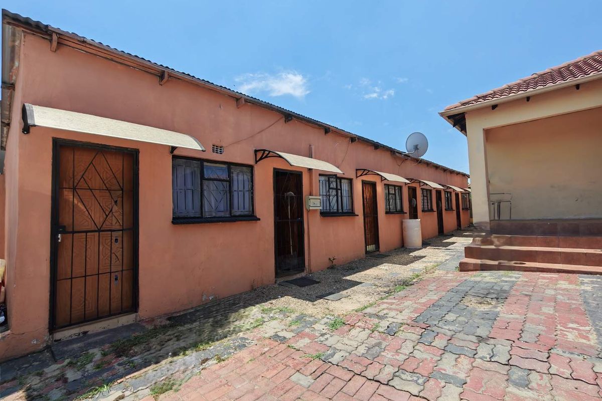 9 Bedroom  House for Sale in Cosmo City - Photo 2