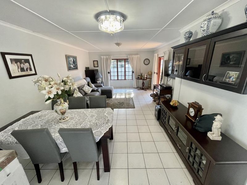 Hendra - Neat 3-Bedroom Simplex for Sale in Popular Sunningdale - Photo 6