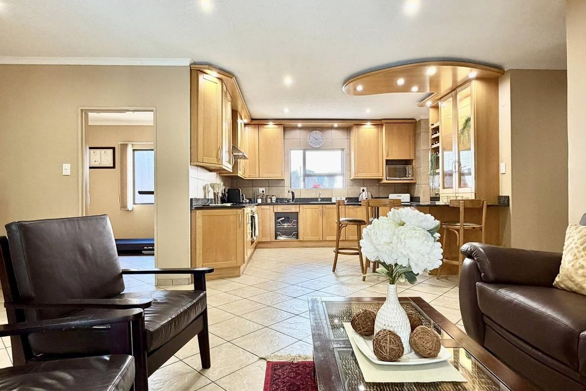 4 Bedroom House FOR SALE in Windhoek Country Club Estate - Photo 4