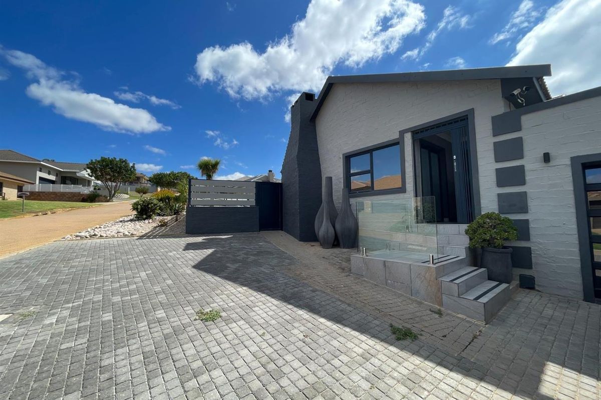 Contemporary 4-Bedroom Home in Monte Christo Eco Estate - Photo 2