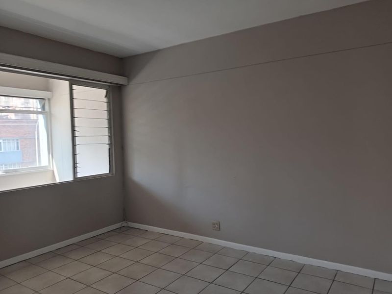 BACHELOR FLAT TO RENT IN SUNNYSIDE - Photo 10