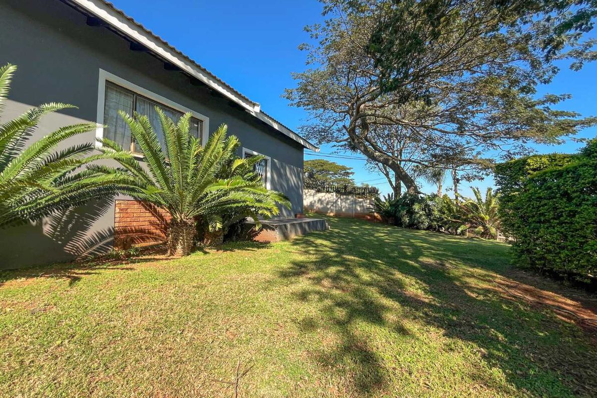 Spacious 4 bedroom home in a prime location. - Photo 3