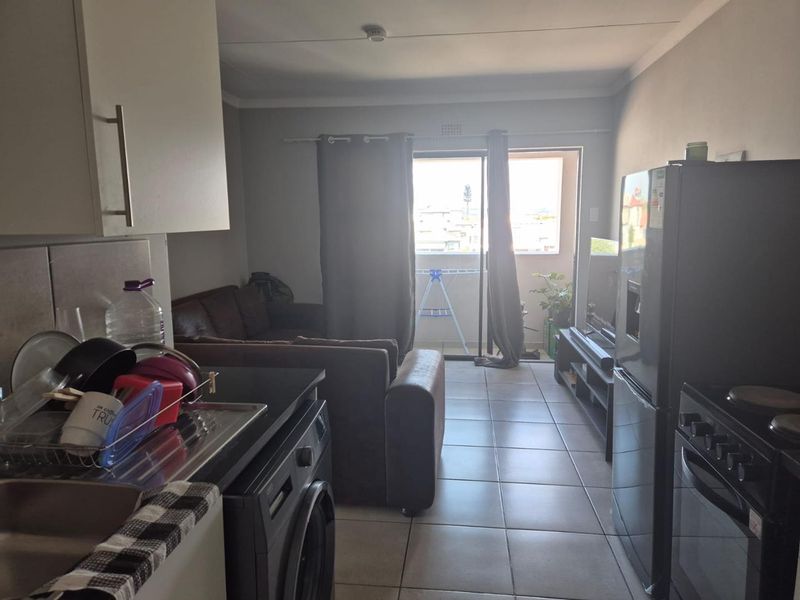 Cranes@Riverside - R 585 000, 2 Beds, 1 Bath - Photo 7