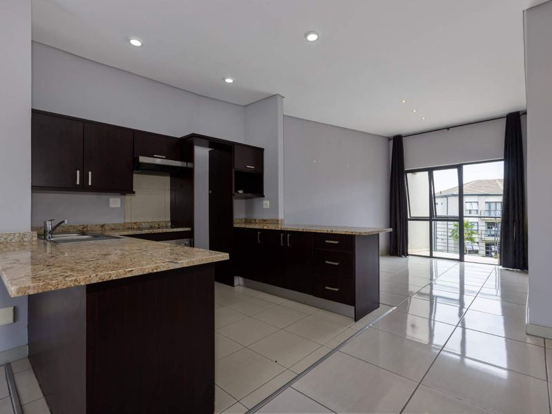 SPACIOUS 2 BEDROOM MODERN CONTEMPORARY GEM 5 MINUTES FROM THE HEART OF SANDTON! - Photo 6