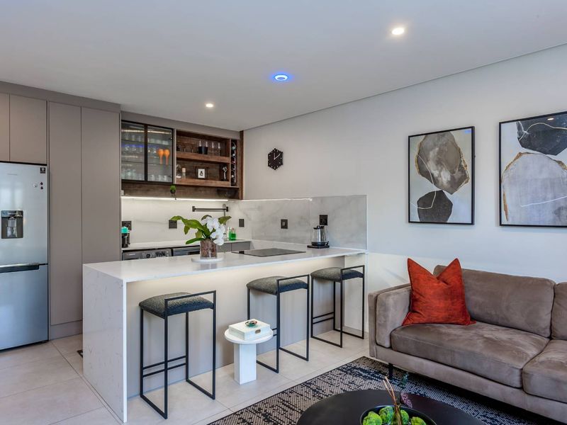 A STUNNING ONE BEDROOM FURNISHED APARTMENT - Photo 3